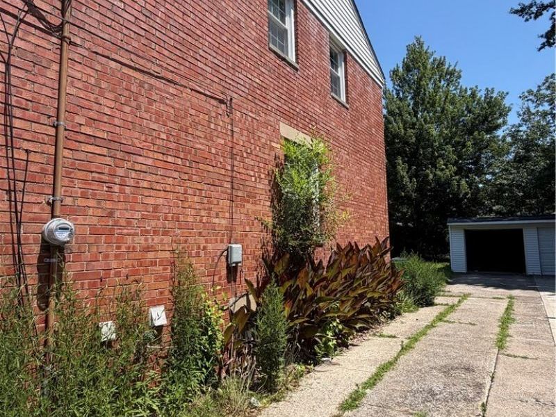 335 E 250th Street, Euclid, OH 44132 Photo 3