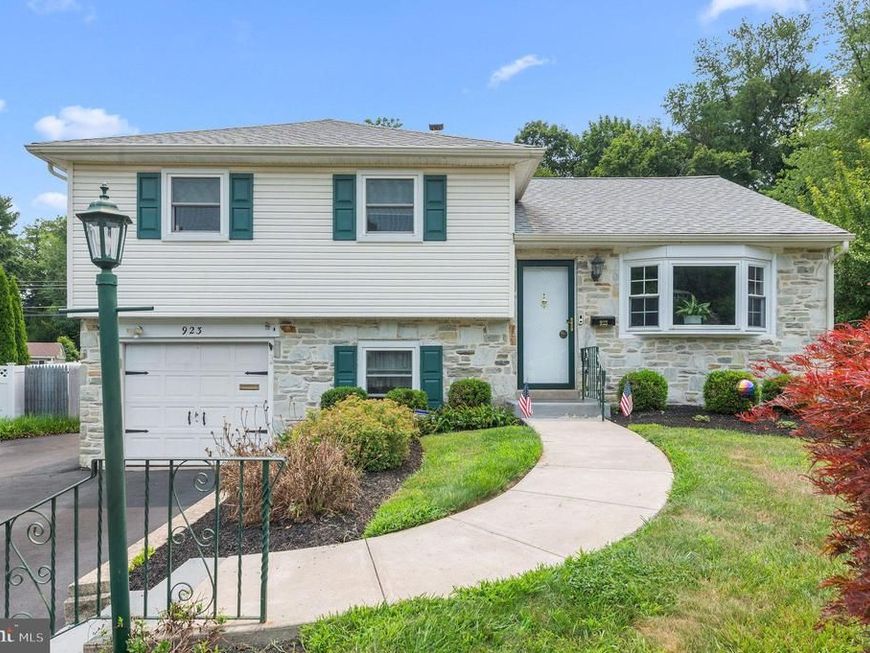 923 Carlin Drive, Southampton, PA 18966 Main Photo