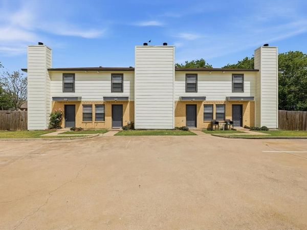 316 Cambridge Drive , Saginaw, TX 76179