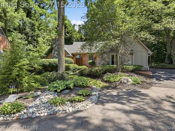 249 Norcliff Drive , Bloomfield Hills, MI 48302