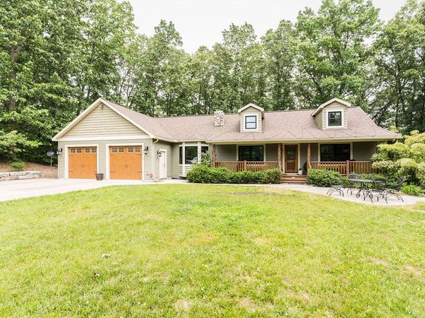 8319 Pine Island Drive NE, Comstock Park, MI 49321