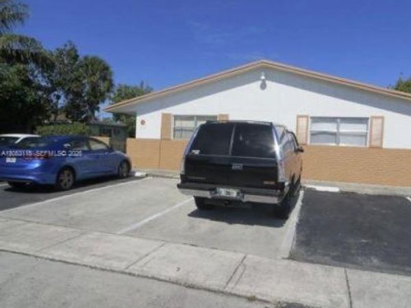 5311 NW 16th St , Lauderhill, FL 33313