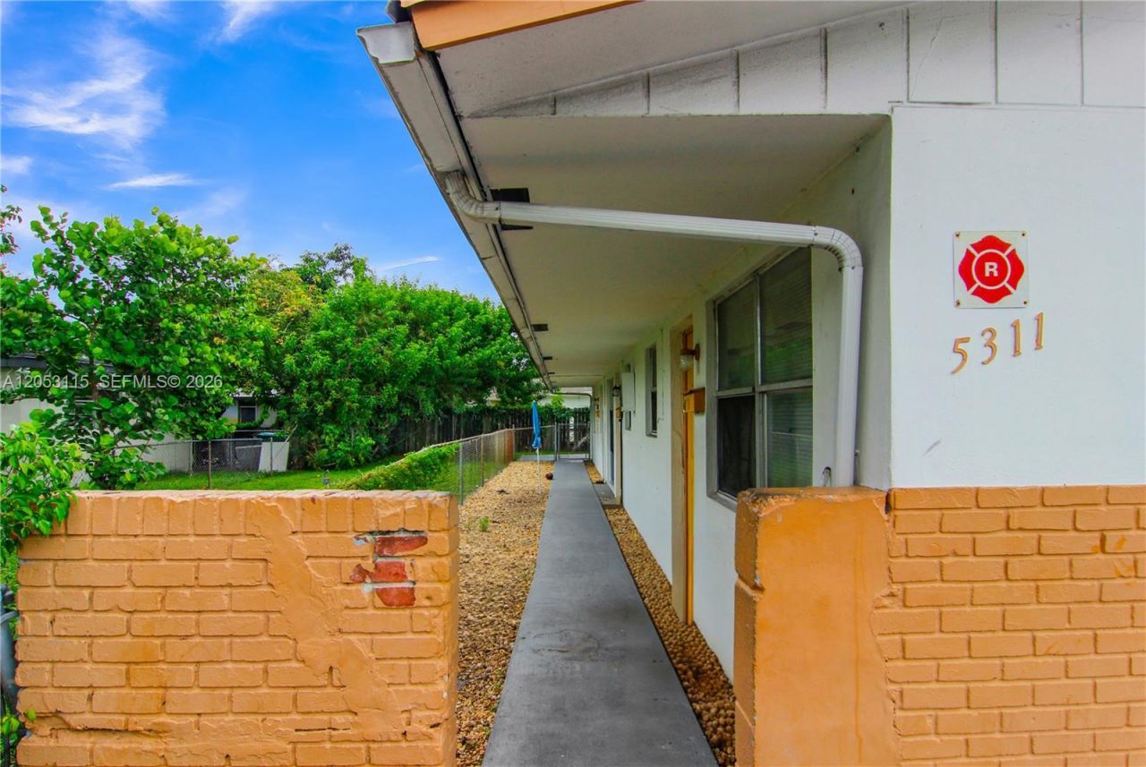 5311 NW 16th St, Lauderhill, FL 33313 Photo
