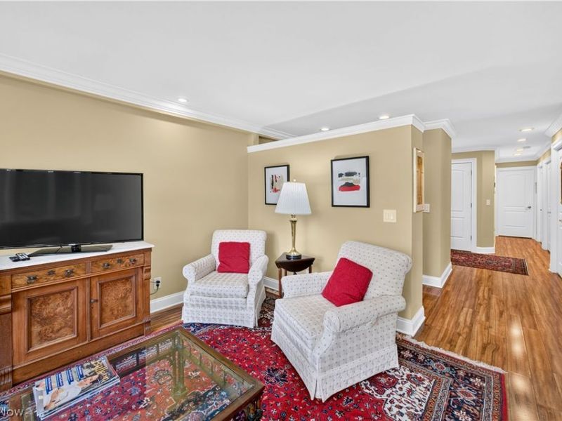 19425 Van Aken Boulevard, Unit 302, Shaker Heights, OH 44122 Photo 13