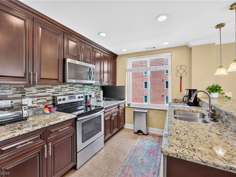 19425 Van Aken Boulevard, Unit 302, Shaker Heights, OH 44122 Photo 2