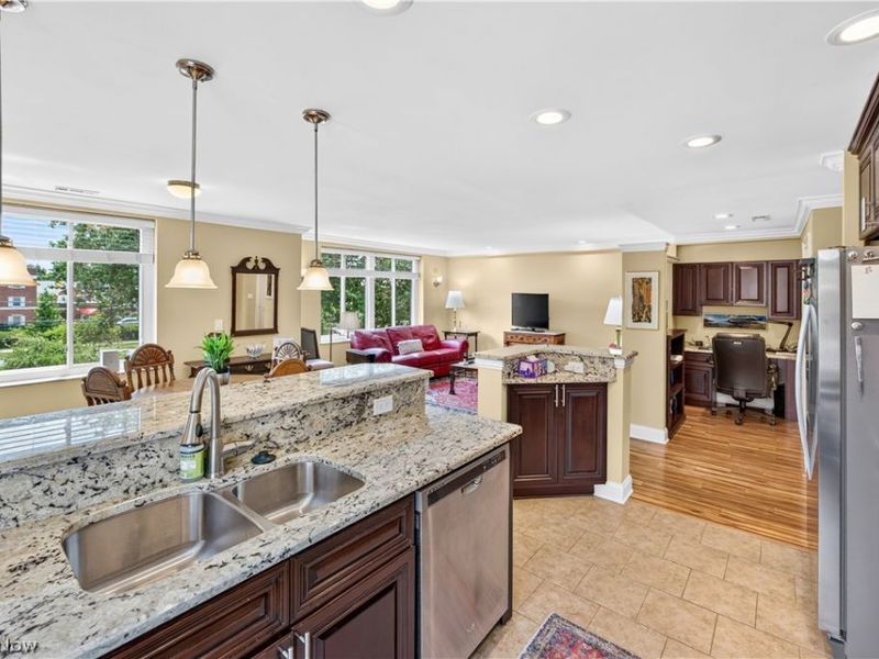 19425 Van Aken Boulevard, Unit 302, Shaker Heights, OH 44122 Photo 4