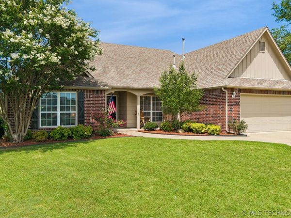 8509 N 100th East Avenue , Owasso, OK 74055