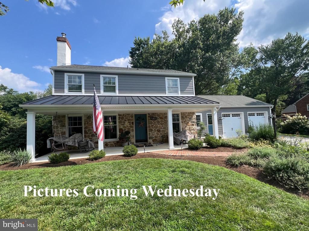 19 CLOVER LANE , MALVERN, PA 19355