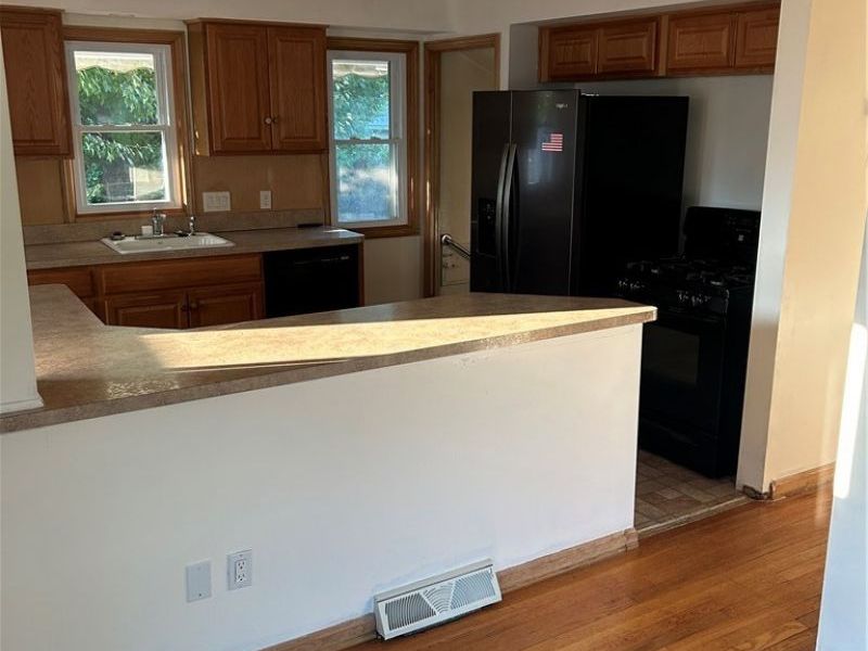 10982 Naomi Drive, Parma, OH 44130 Photo 12