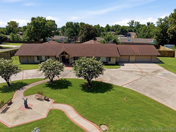 3615 Country Club Drive , Muskogee, OK 74403