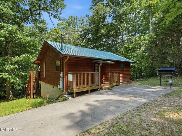2230 Cove Creek Drive, Sevierville, TN 37862