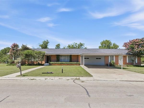 1301 15th Street, Brownwood, TX 76801