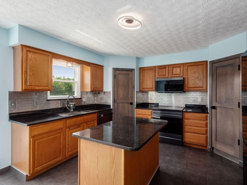 6575 Rivers Edge Drive, Lewis Center, OH 43035 Photo 11