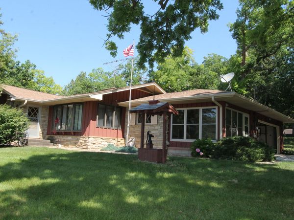 29308 Durand Ave, Burlington, WI 53105