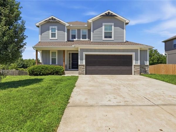 9804 E 219th Circle, Peculiar, MO 64078