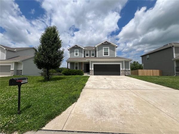 9804 E 219th Circle, Peculiar, MO 64078