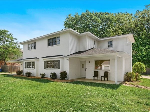1604 Oakwood Avenue, Bentonville, AR 72712