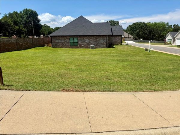 1901 Harbor Lane , Russellville, AR 72802