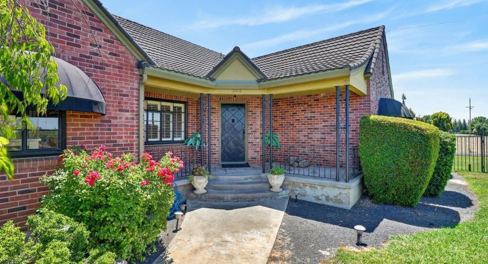 16696 N Locust Tree Rd, Lodi, CA 95240 Photo