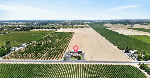 16696 N Locust Tree Rd, Lodi, CA 95240 Photo