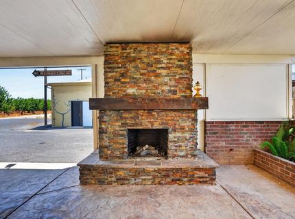 16696 N Locust Tree Rd, Lodi, CA 95240 Photo