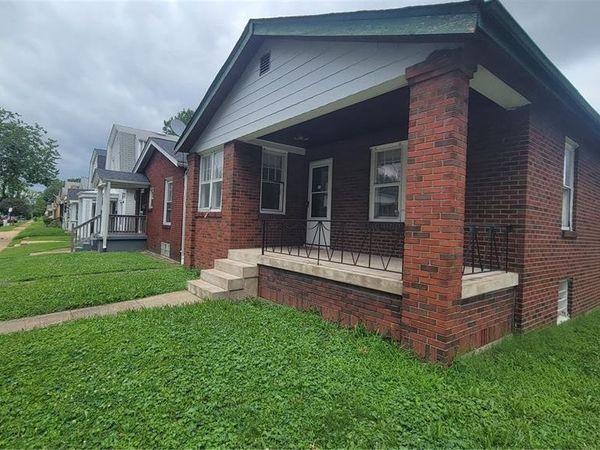 4660 Ray Avenue , St Louis, MO 63116