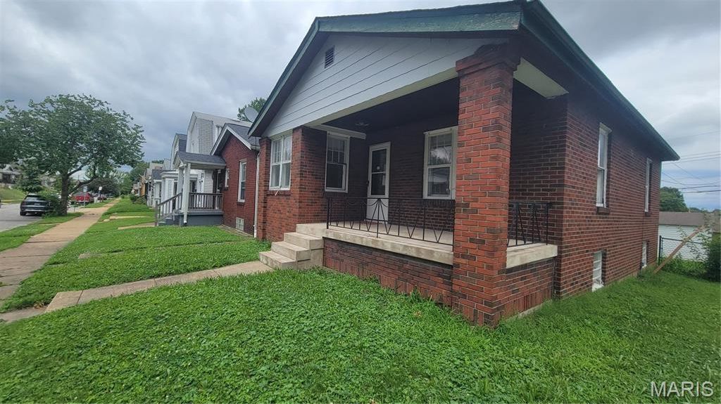 4660 Ray Avenue, Saint Louis, MO 63116 Main Photo