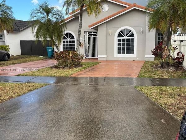 4911 SW 142nd Pl , Miami, FL 33175