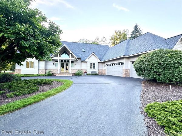 716 Bristol Lane, Clarkston, MI 48348