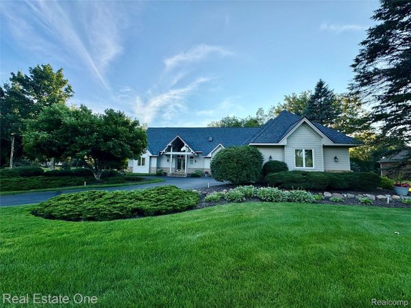 716 Bristol Lane, Clarkston, Mi 48348