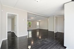 842 Links Court photo 4