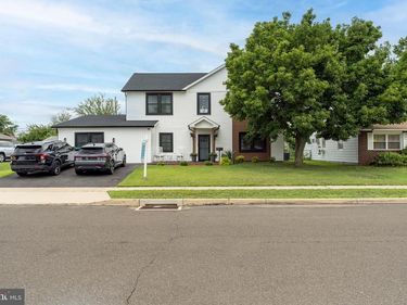 57 EVERGREEN LANE, LEVITTOWN, PA 19054