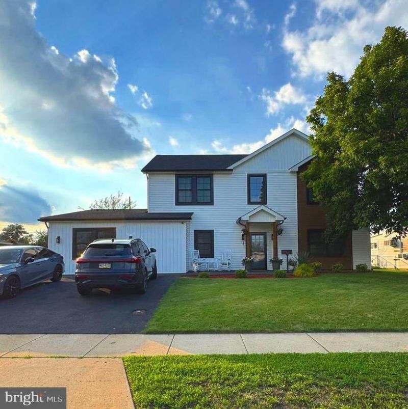 57 EVERGREEN LANE , LEVITTOWN, PA 19054