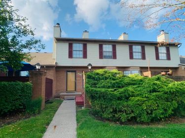 38862 Country Circle, Farmington Hills, MI 48331