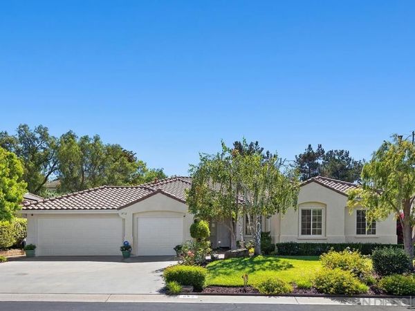 672 Inverlochy Dr, Fallbrook, CA 92028