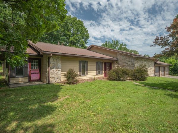 1116 Forest Circle Drive, Cassville, MO 65625