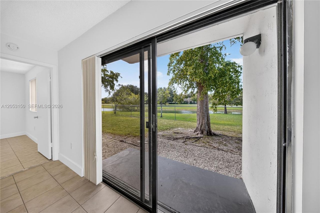 7195 NW 179th St, Unit 109, Hialeah, FL 33015 Photo