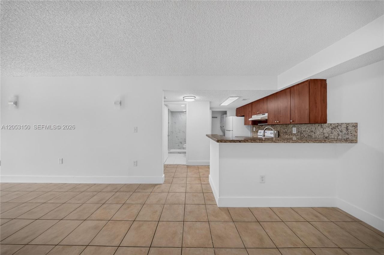 7195 NW 179th St, Unit 109, Hialeah, FL 33015 Photo