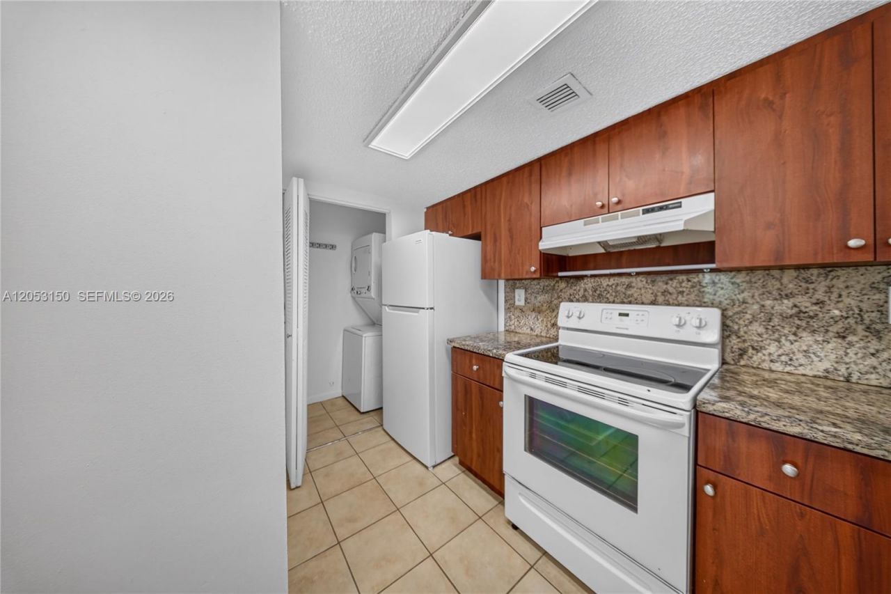 7195 NW 179th St, Unit 109, Hialeah, FL 33015 Photo