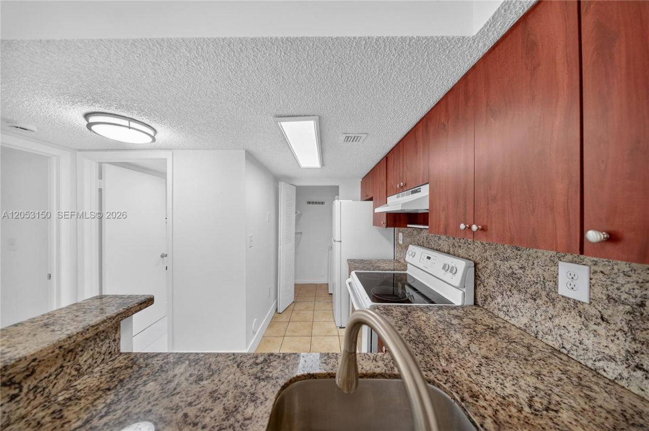 7195 NW 179th St, Unit 109, Hialeah, FL 33015 Photo