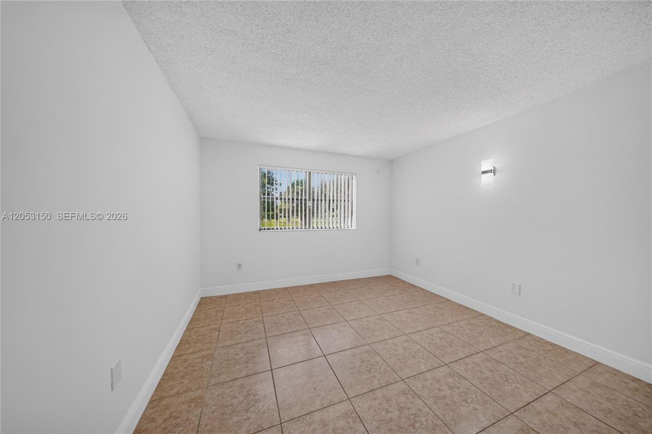 7195 NW 179th St, Unit 109, Hialeah, FL 33015 Photo