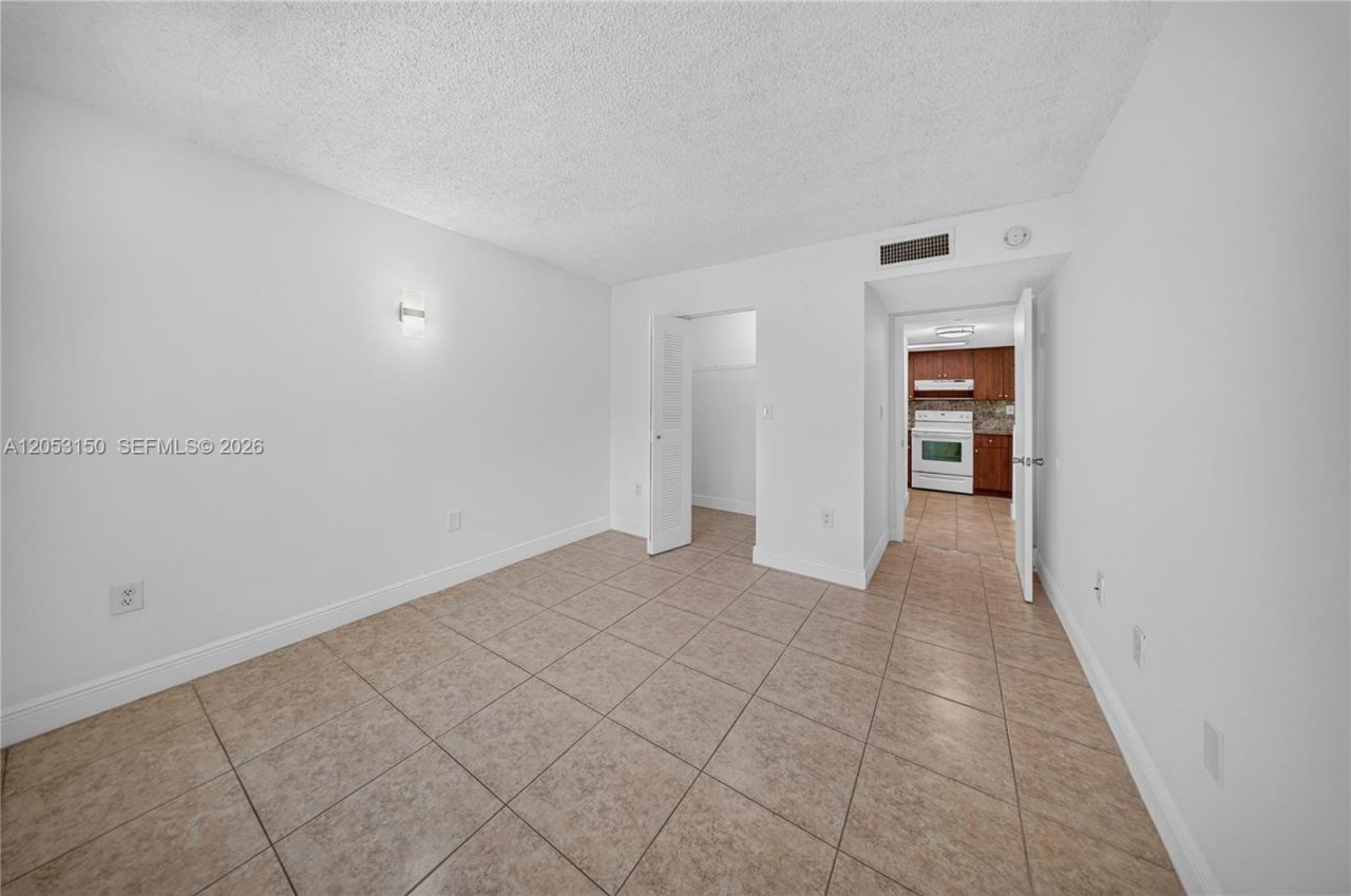 7195 NW 179th St, Unit 109, Hialeah, FL 33015 Photo