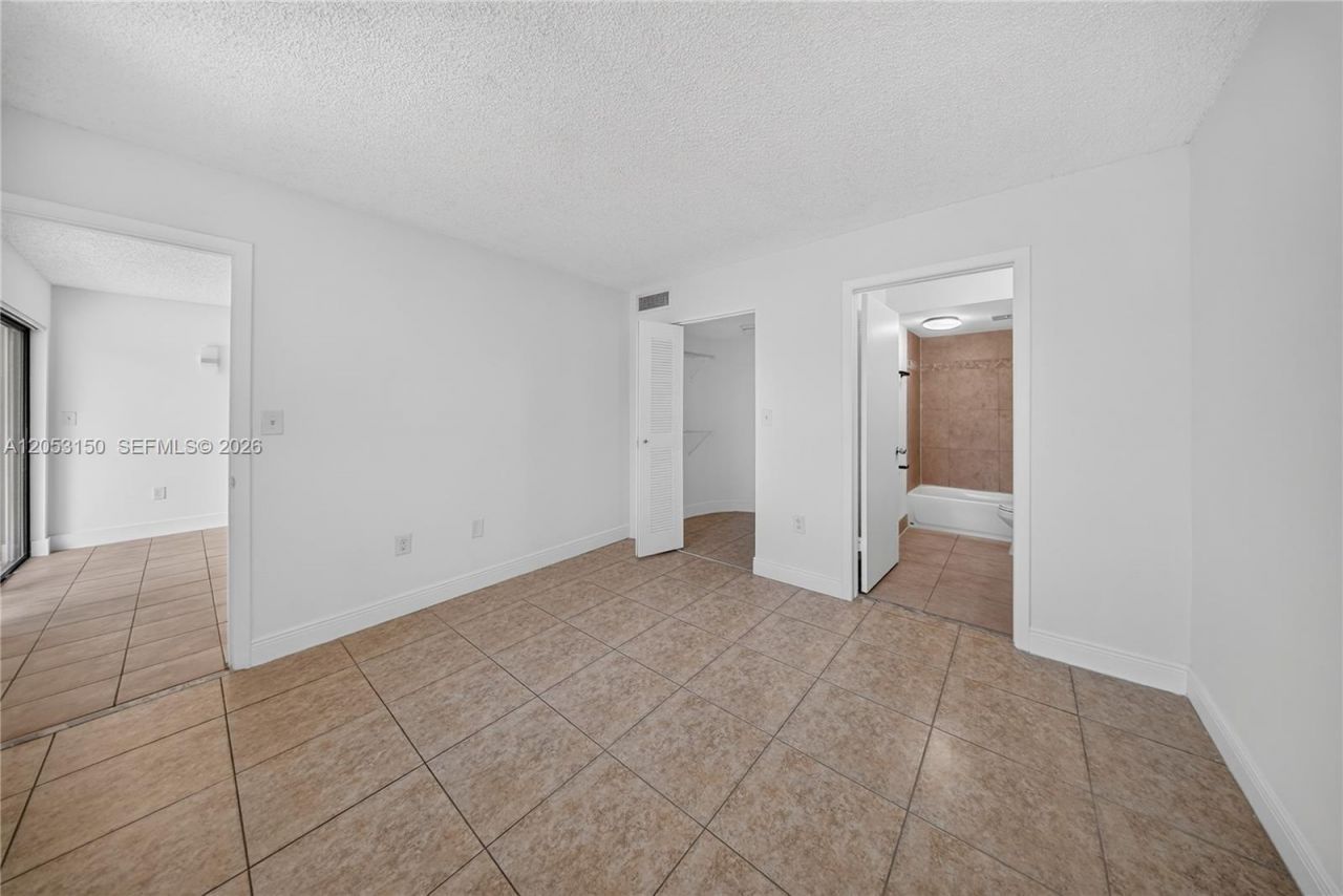 7195 NW 179th St, Unit 109, Hialeah, FL 33015 Photo