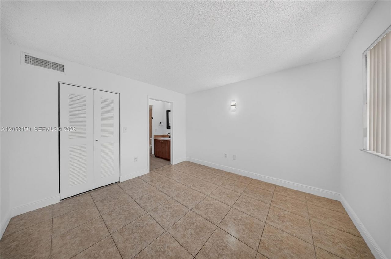 7195 NW 179th St, Unit 109, Hialeah, FL 33015 Photo