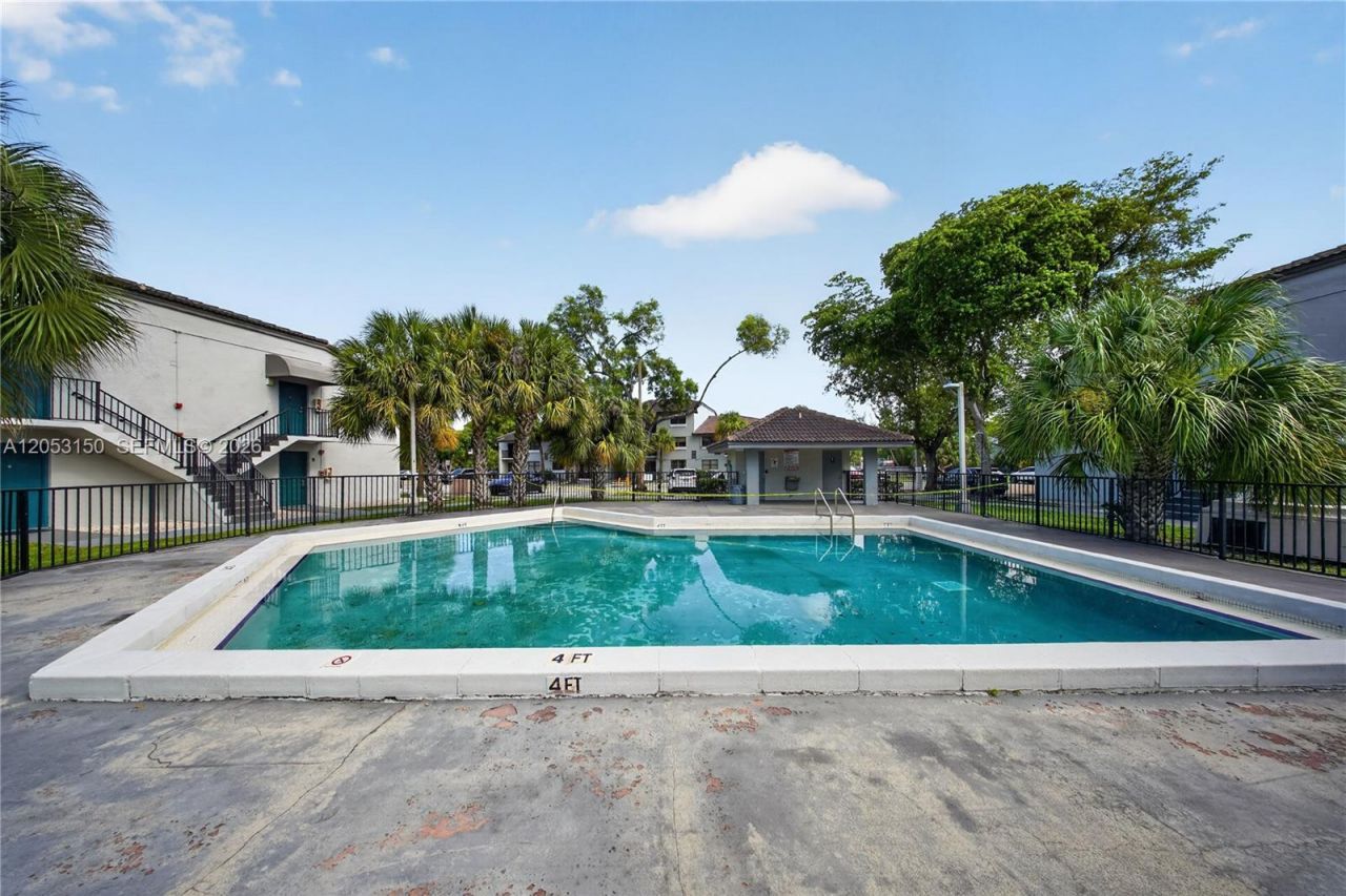 7195 NW 179th St, Unit 109, Hialeah, FL 33015 Photo