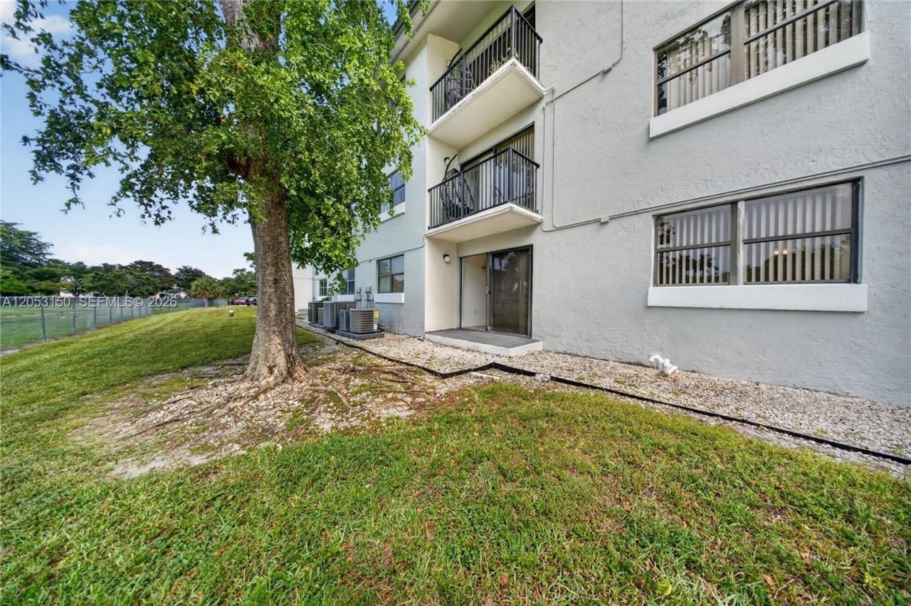 7195 NW 179th St, Unit 109, Hialeah, FL 33015 Photo