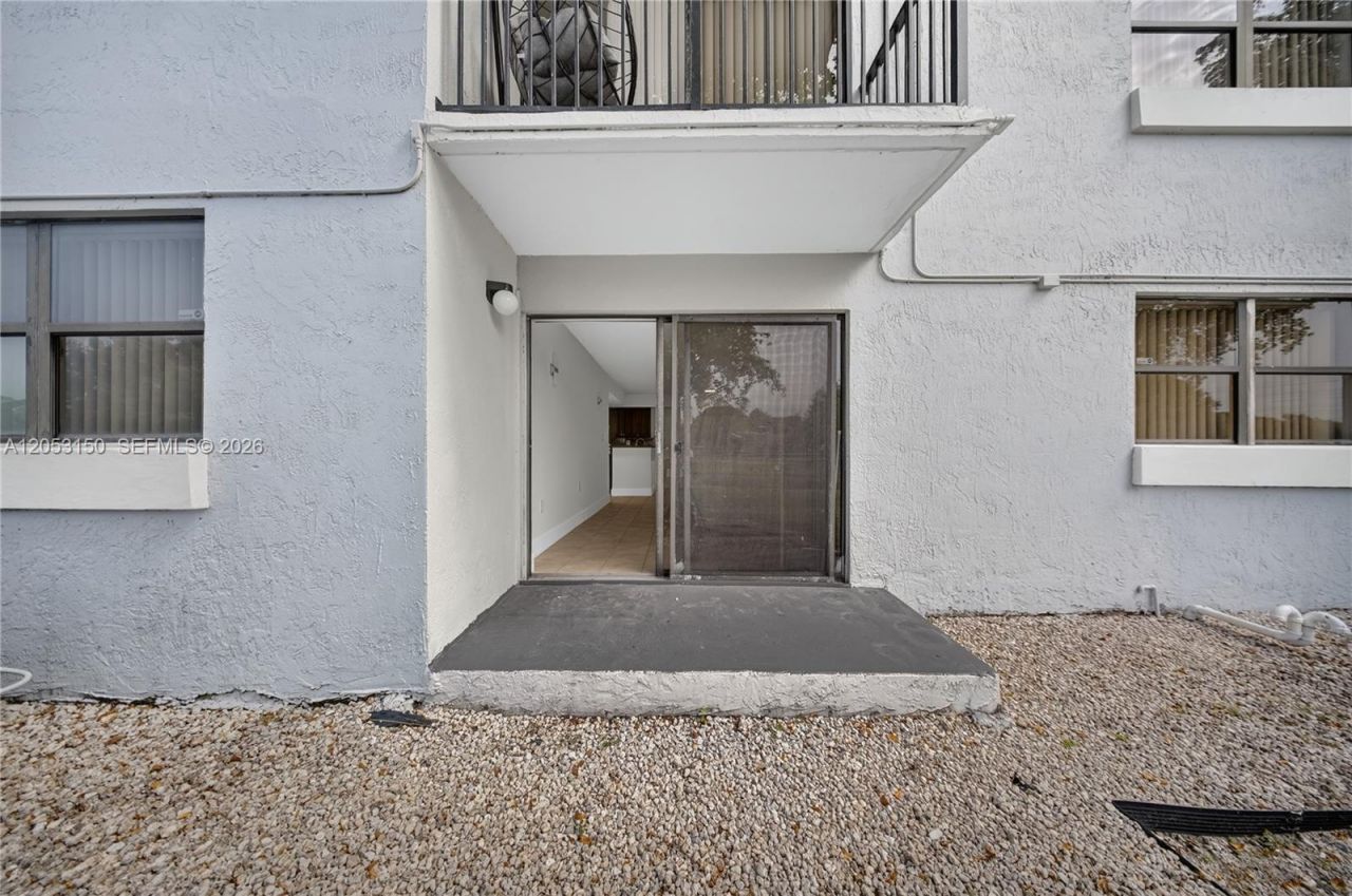 7195 NW 179th St, Unit 109, Hialeah, FL 33015 Photo