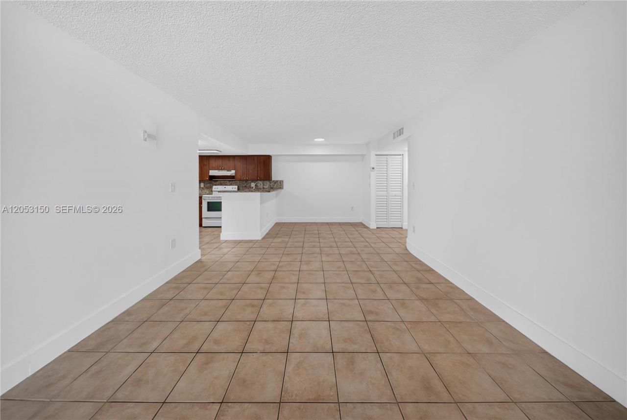 7195 NW 179th St, Unit 109, Hialeah, FL 33015 Photo
