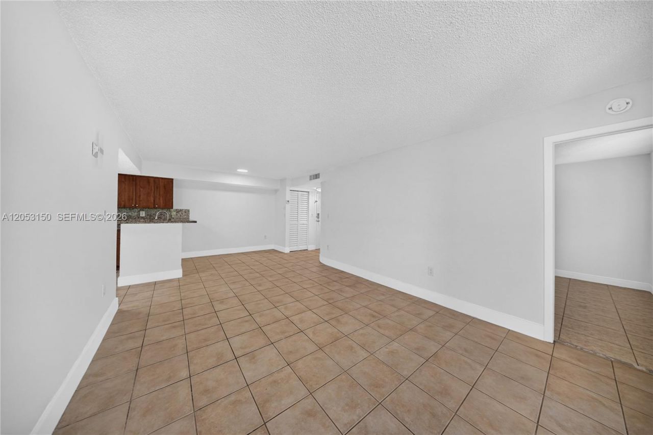 7195 NW 179th St, Unit 109, Hialeah, FL 33015 Photo