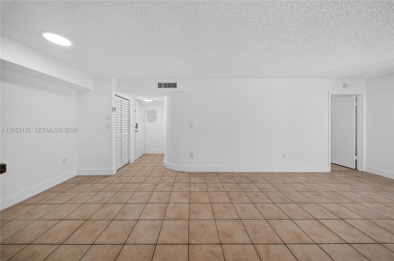 7195 NW 179th St, Unit 109, Hialeah, FL 33015 Photo